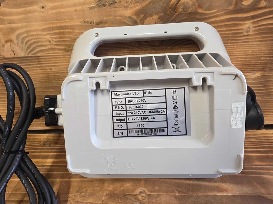 Incarcator robot piscina Dolphin Maytronics