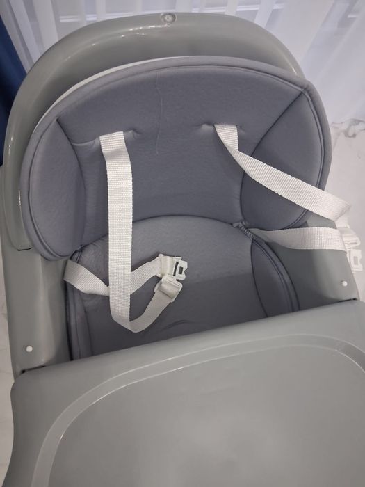 Scaun de masa pentru bebe