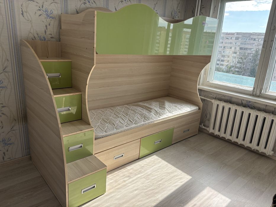 Двухъярусная кровать