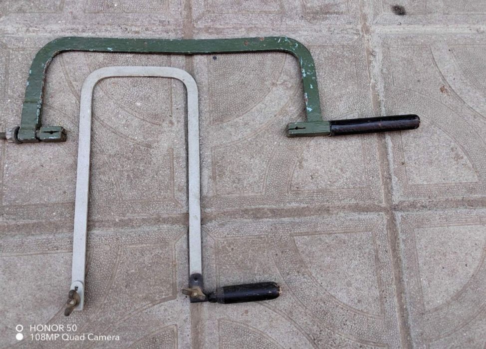 Два броя ножовки