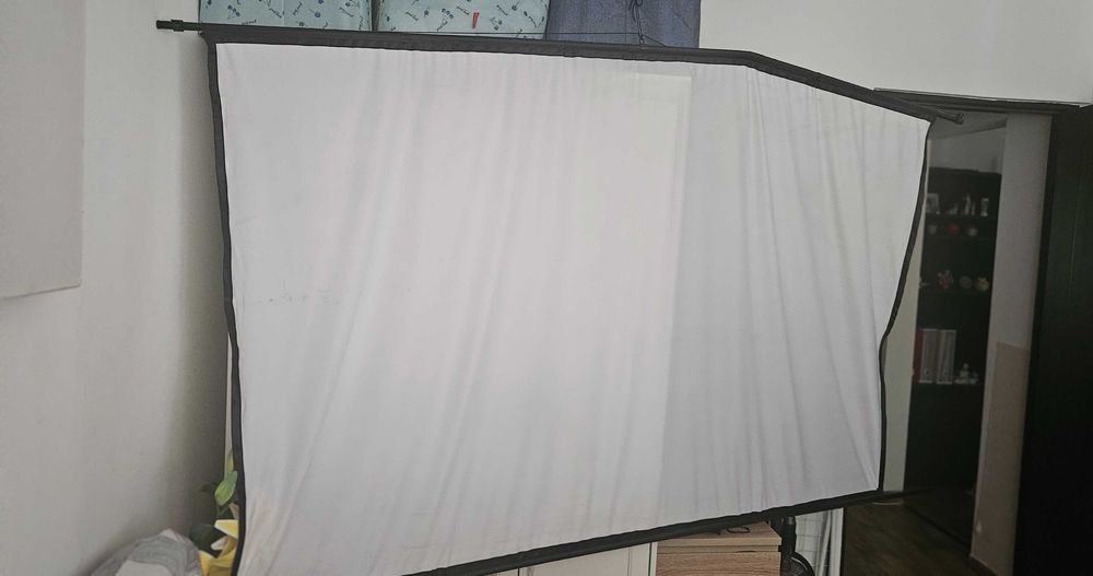 Ecran de proiectie cu stativ, dimensiune 135 × 210 cm