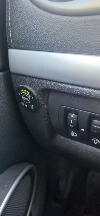 Renault clio an 2011