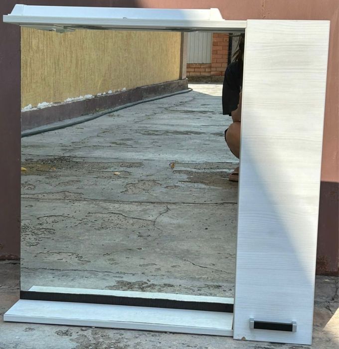 Раковина с зеркалом