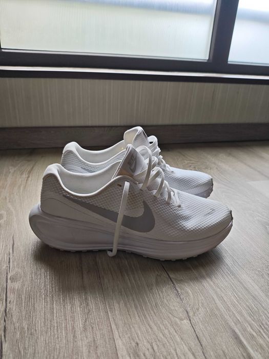 Nike бели маратонки