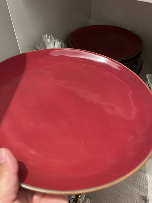 Тарелки разные. Красные 500тг