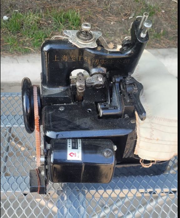 Продам машину оверлок