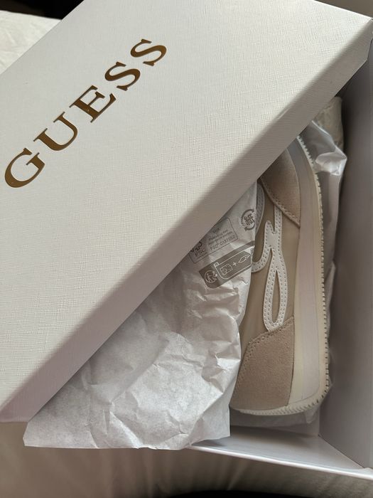 Дамски спортни обувки GUESS