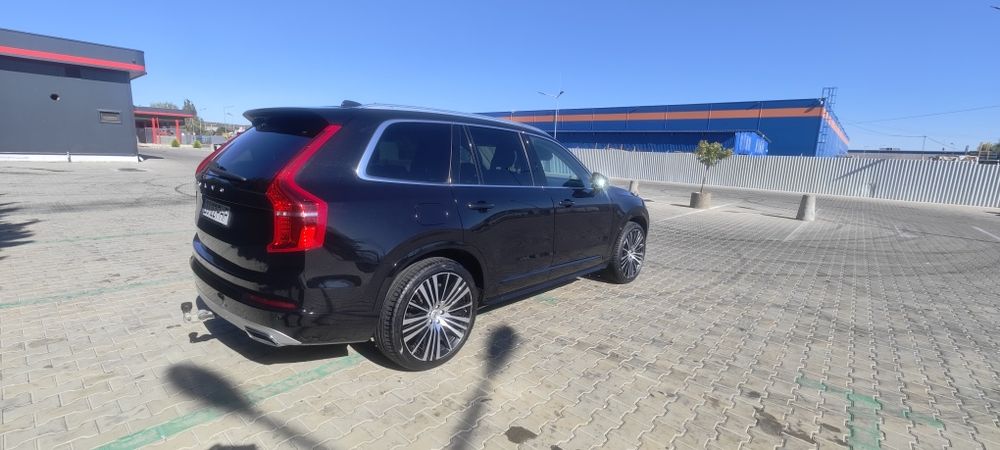 Vând Volvo XC90 7 locuri  plug-in hibrid