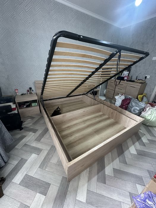 Продам кровать двуспальная 200/160