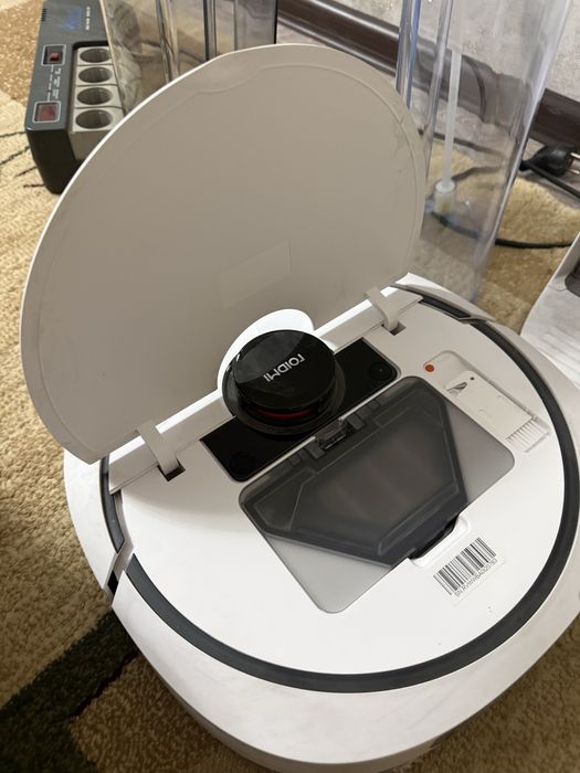 Продам роботпылесос ROUDMI EVA