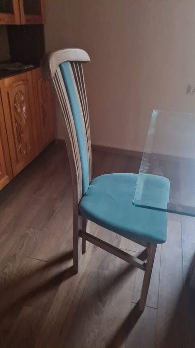 Стъклена трапезна маса с шест стола