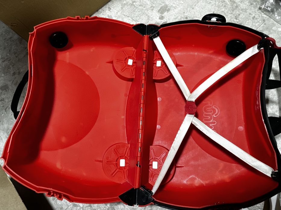 Trunki красный чемодан