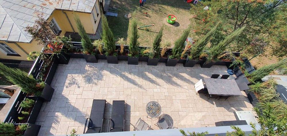 Jardiniere, ghivece de gradina si terasa din material plastic