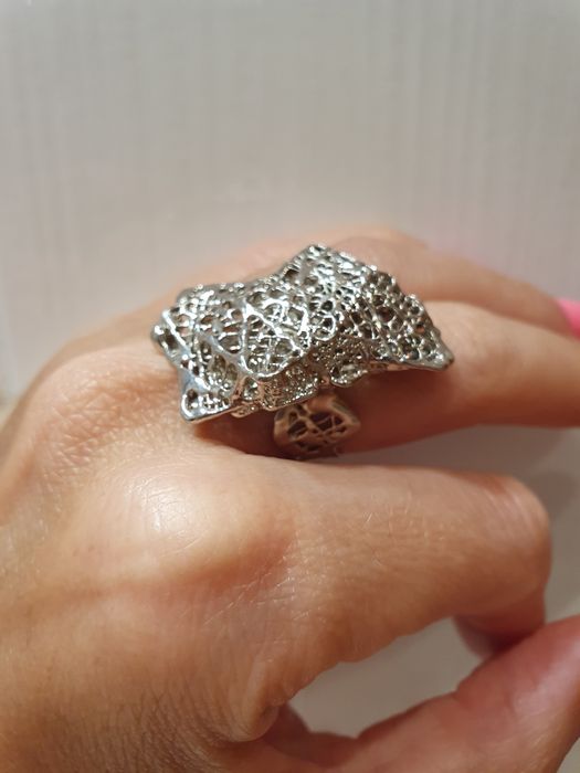 Пръстен, хълка, цирконии