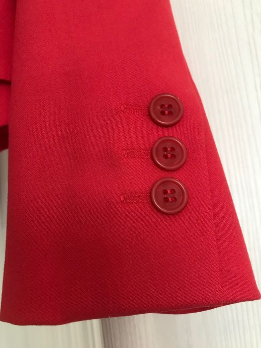 Костюм в две части: рокля (M) и сако (S) - 38% вълна, произведен в БГ