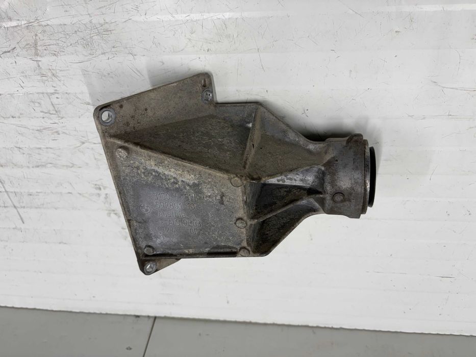 Дясна конзола / Дясна лапа полуоска БМВ Ф07 Ф10 Ф11 Ф06 Ф12 Ф01 Е84