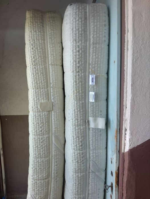Продавам спалня с матраци