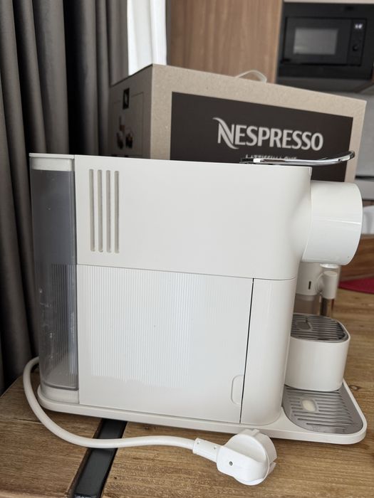 Aparat de cafea Nespresso Lattissima One Evolution
