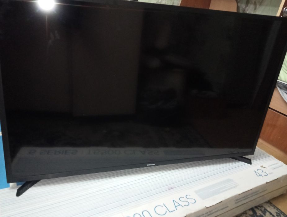 Продам телевизор на запчасти