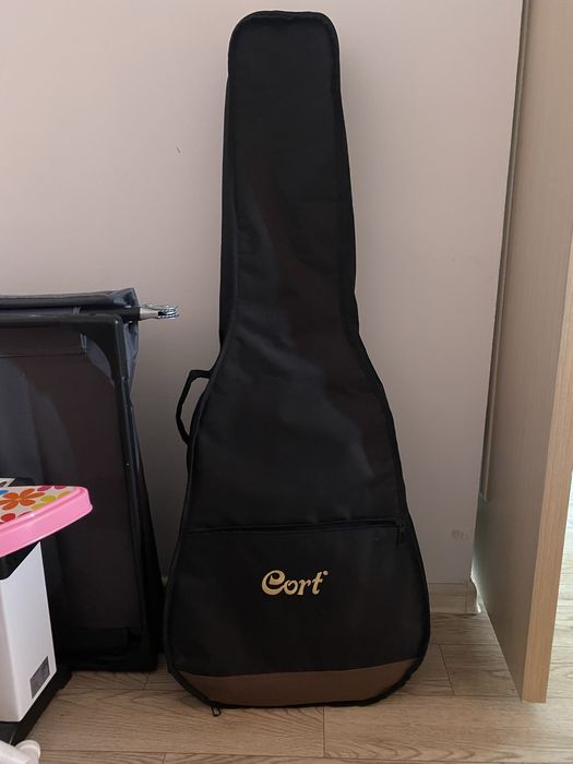Срочно продам гитару Cort