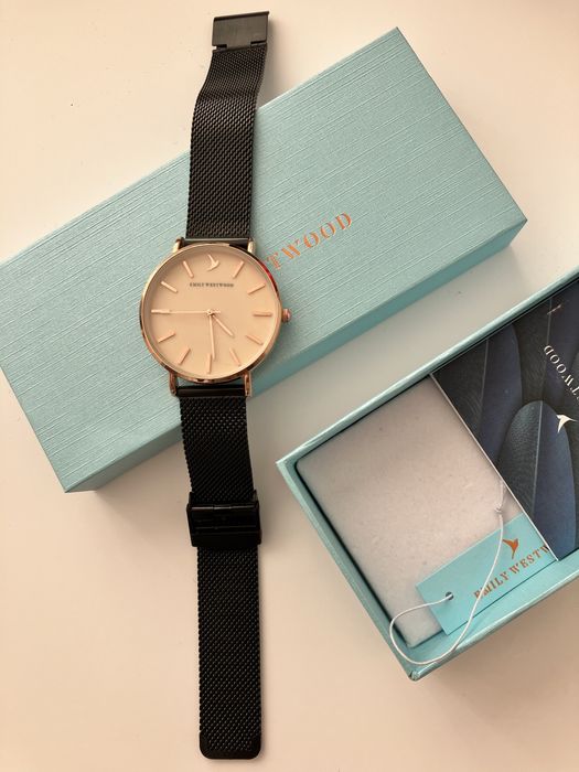 Нов часовник Emily Westwood