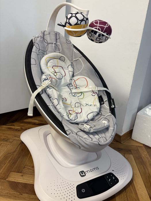 Електрическата бебешка люлка mamaRoo 4.0