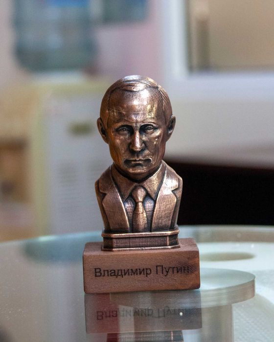 Бюст на Владимир Путин.Медна галванопластика.