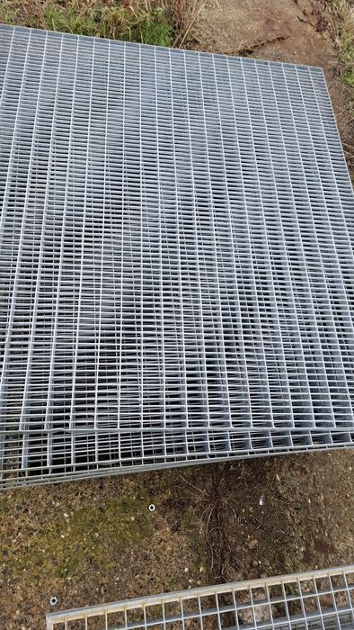 Vindem grătare zincate galvanizate la ori ce dimensiuni se debitează ș