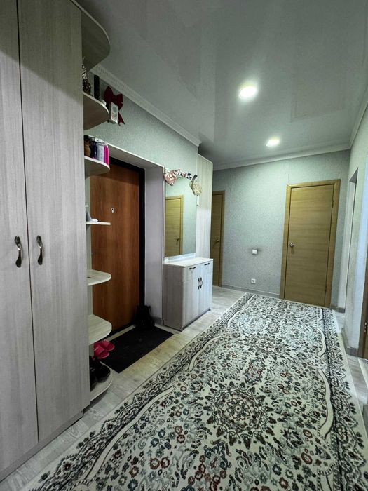 Продам 2х комн кв Батыс в самом центре