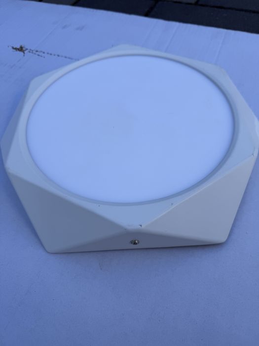 Plafoniera pentru tavan