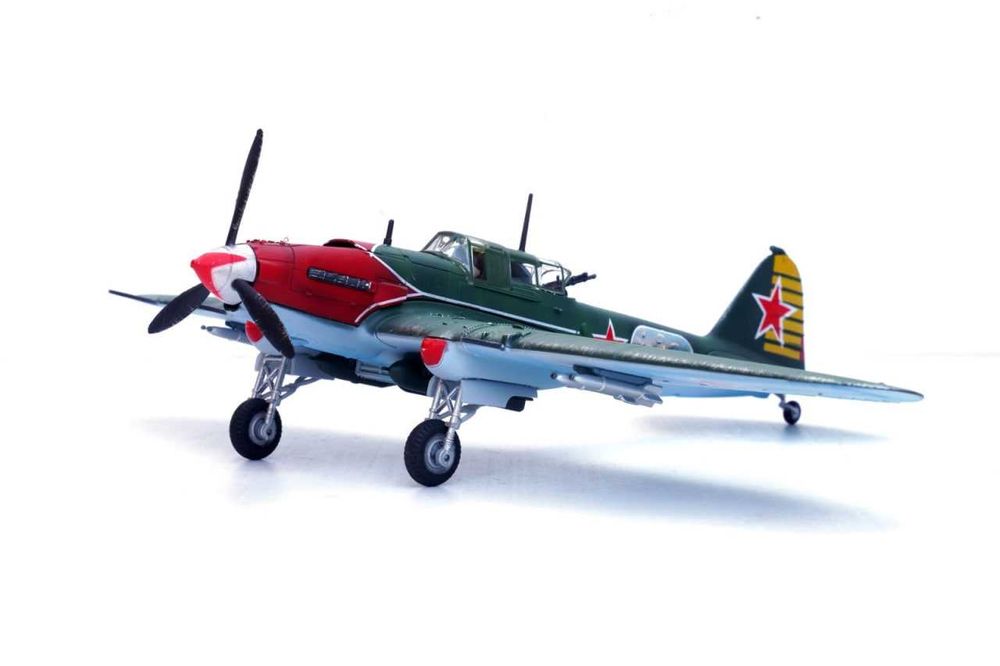 Сборная модель самолета Ил-2 М (ТОКО, 1:72)
