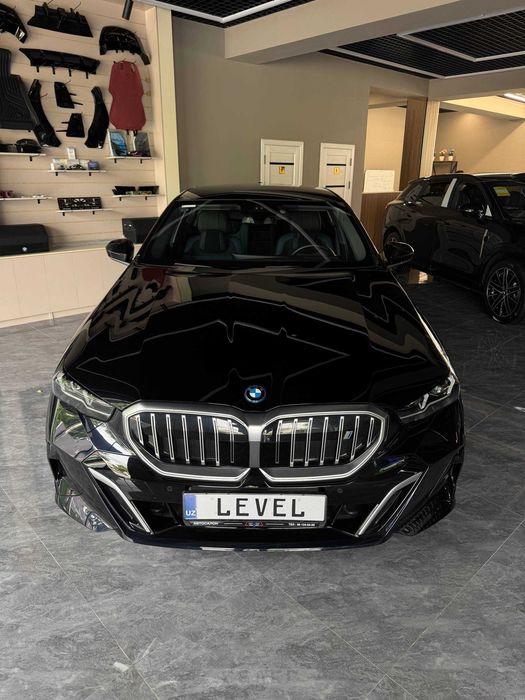 BMW i5 eDrive40L 2025