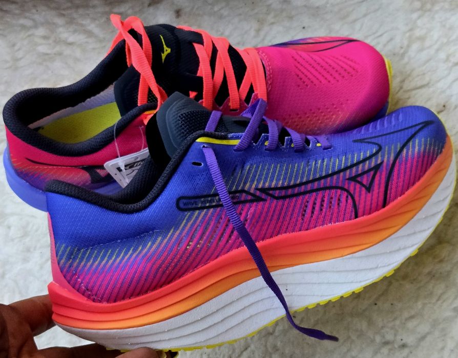 Mizuno оригинални дамски сникърси нови 38 номер