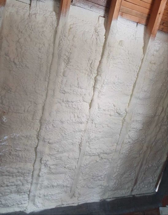 Executam izolații spuma poliuretanică