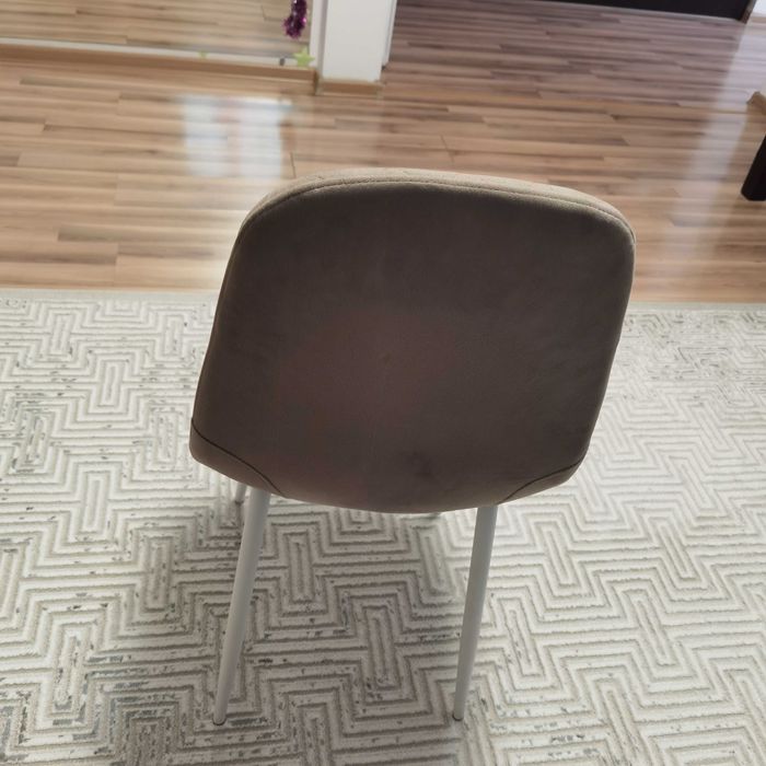 Продаются кухонные стулья.