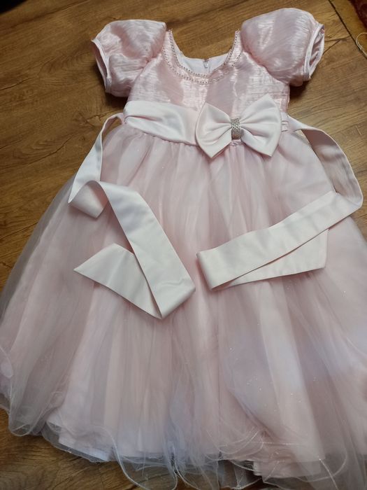 Продам детские платья