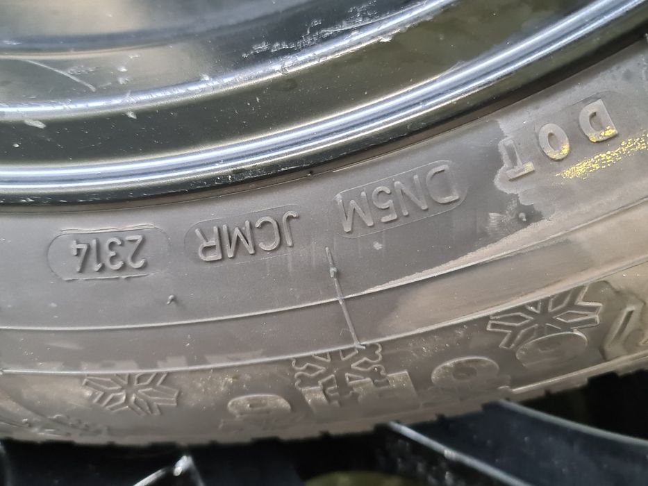 215 60 R 16 jante aliaj cu cauciucuri de iarna 5 x 108 ET 40 FORD