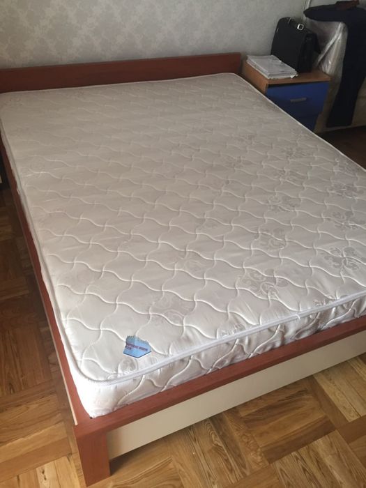 Продается комплект мебель для спальни с матрасом