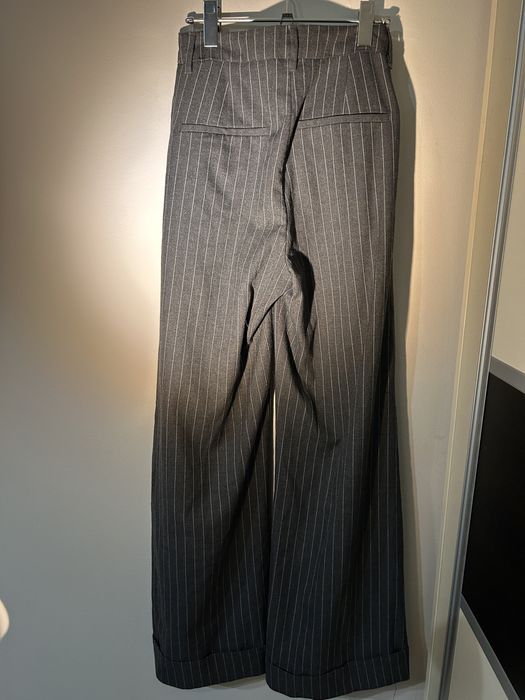 Pantaloni largi in dungi