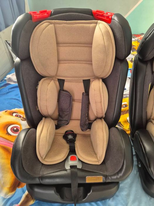 Продавам детски столчета за кола с isofix