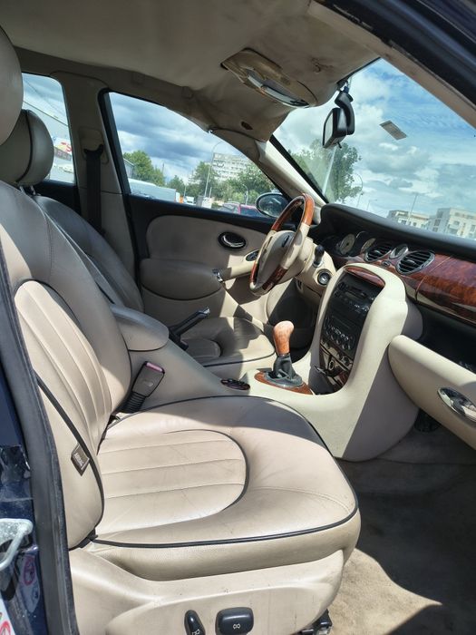 Vând ROVER 75  nu se dezmembrează se vinde complet