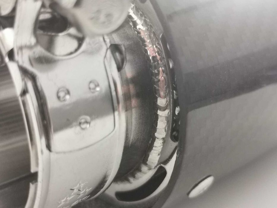 Спортни Карбонови накрайници за ауспух генерация гърне Akrapovic