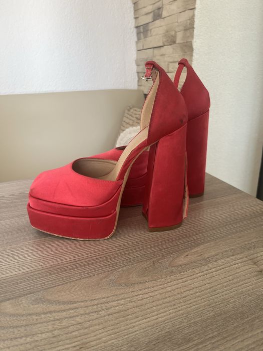 Обувки на висока платформа