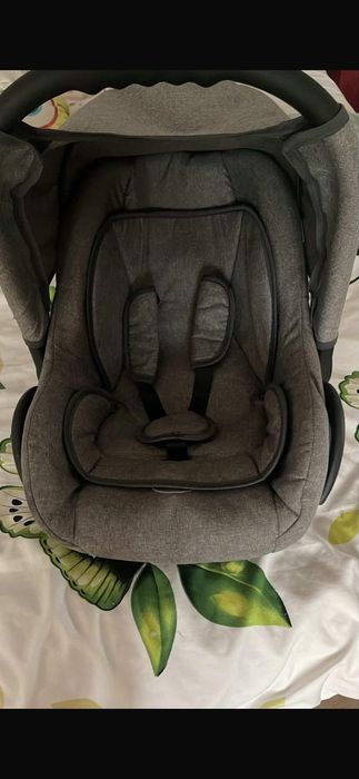 Vând Cărucior 3 in 1