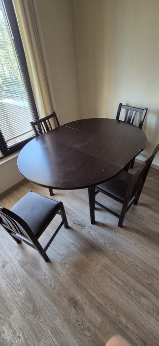 Трапеза маса със столове