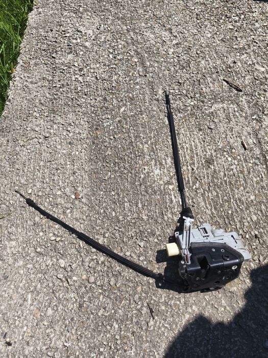 Broască ușă dreapta spate cu sufe Volkswagen Passat B6 3C4 839 016A