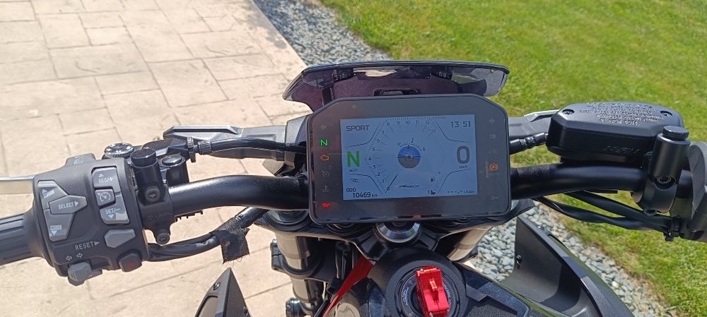Kawasaki Z900.  2025