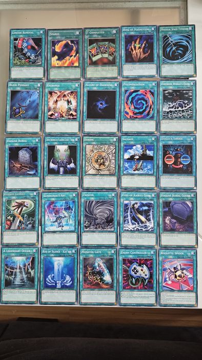 Продавам оригинални Yugioh карти