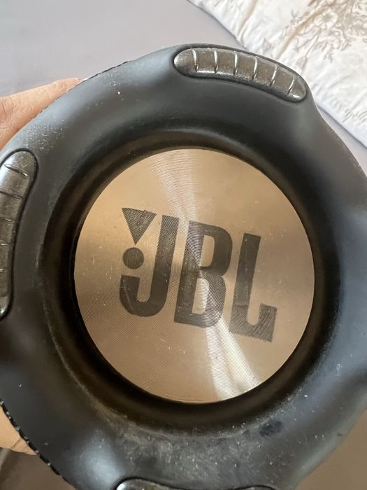 JBL преносима Bluetooth колонка