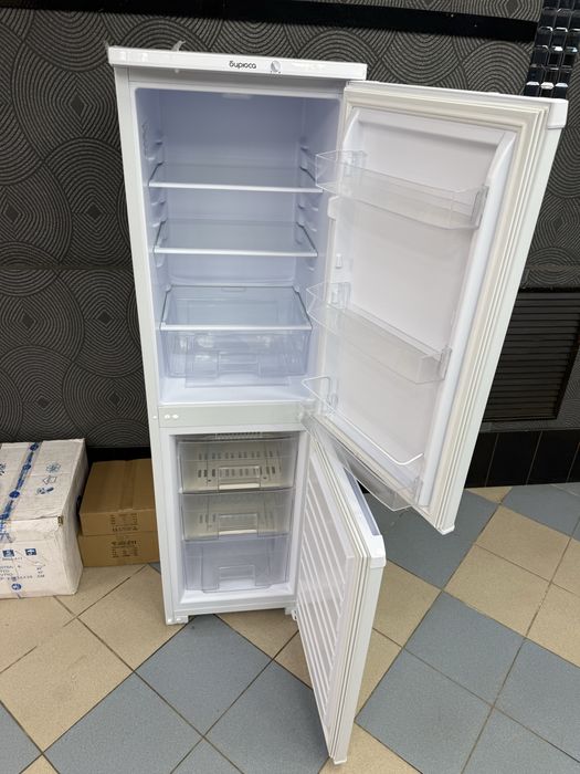 Продам холодильник (почти новый)